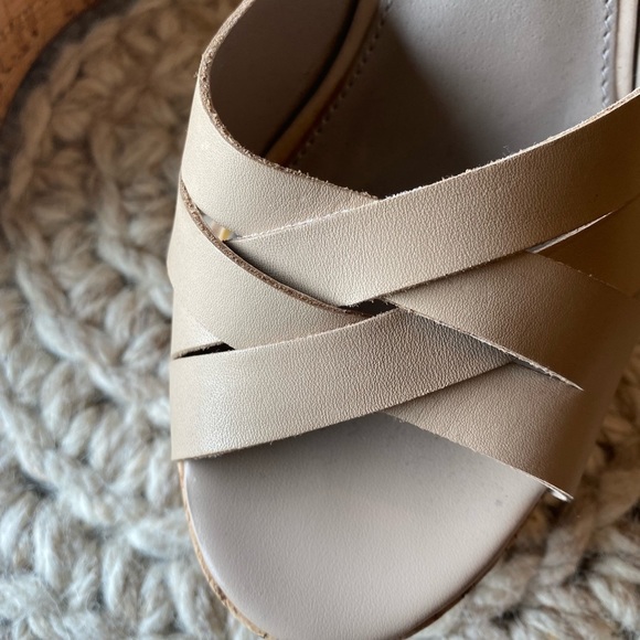 Hinge Platform Wedge Sandal  Tan/Cream Sandals Size 7 - Picture 4 of 4